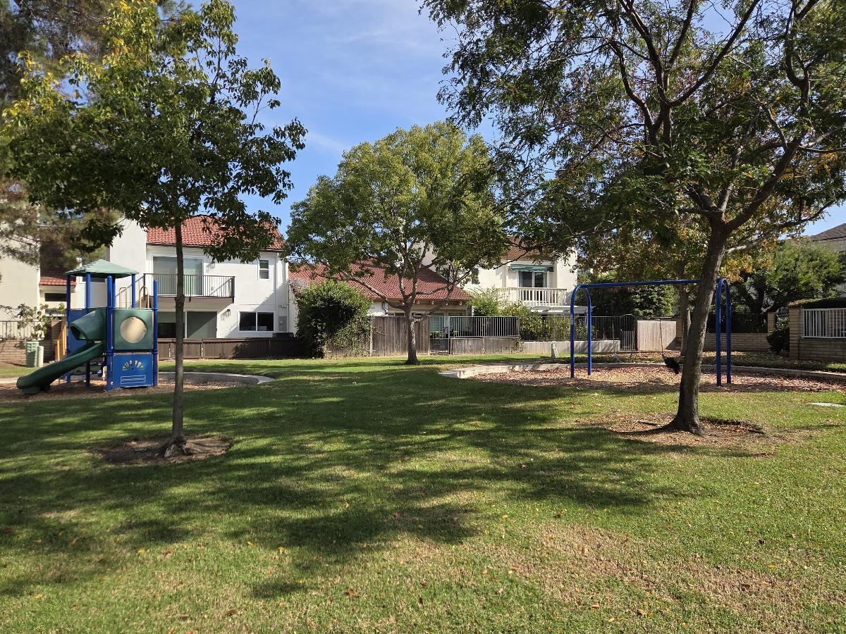 4 BR / 2.5 Bath Townhome at University Park property image