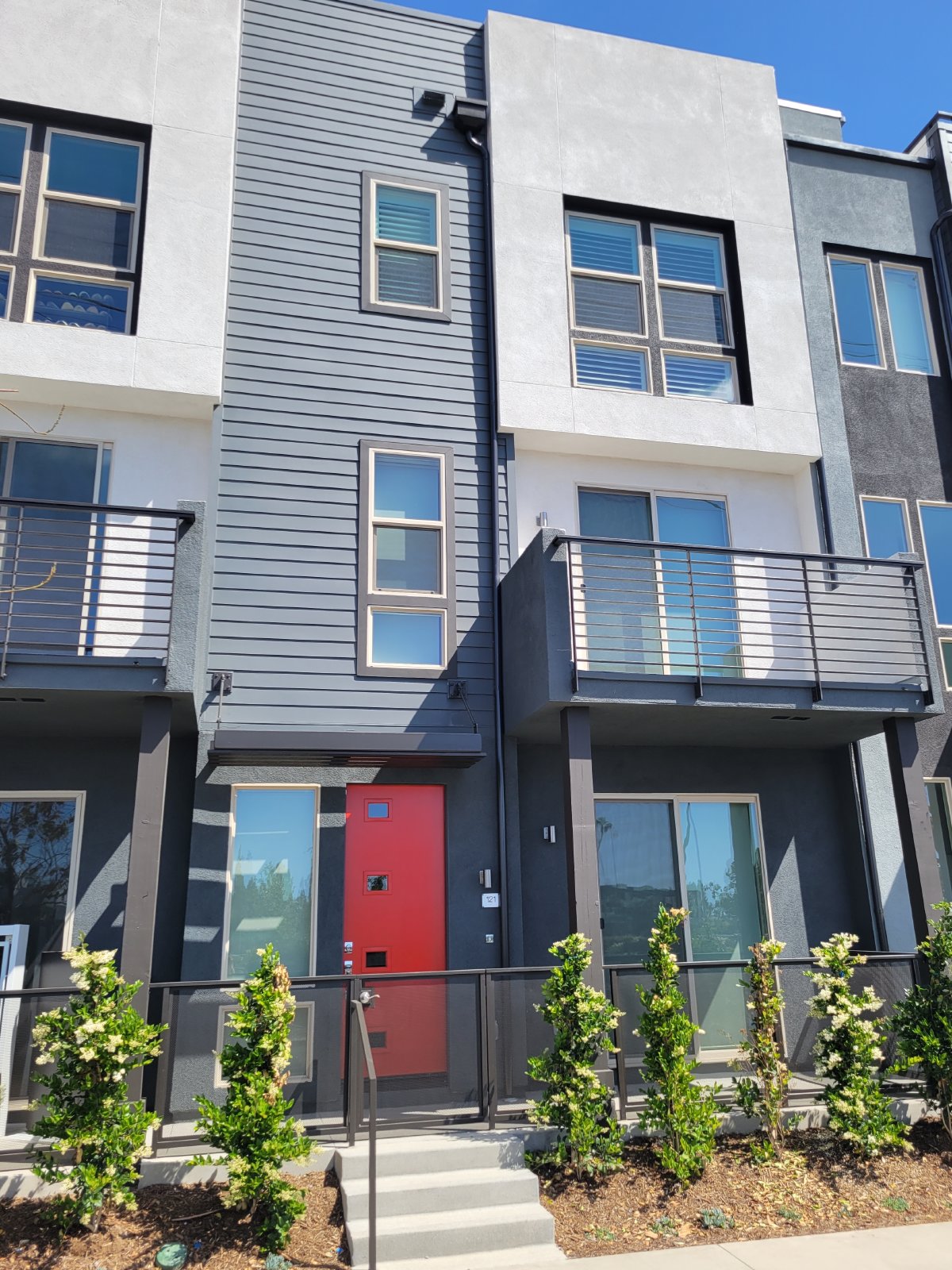 Modern 3 Bed/3.5 Bath Irvine Townhome property image