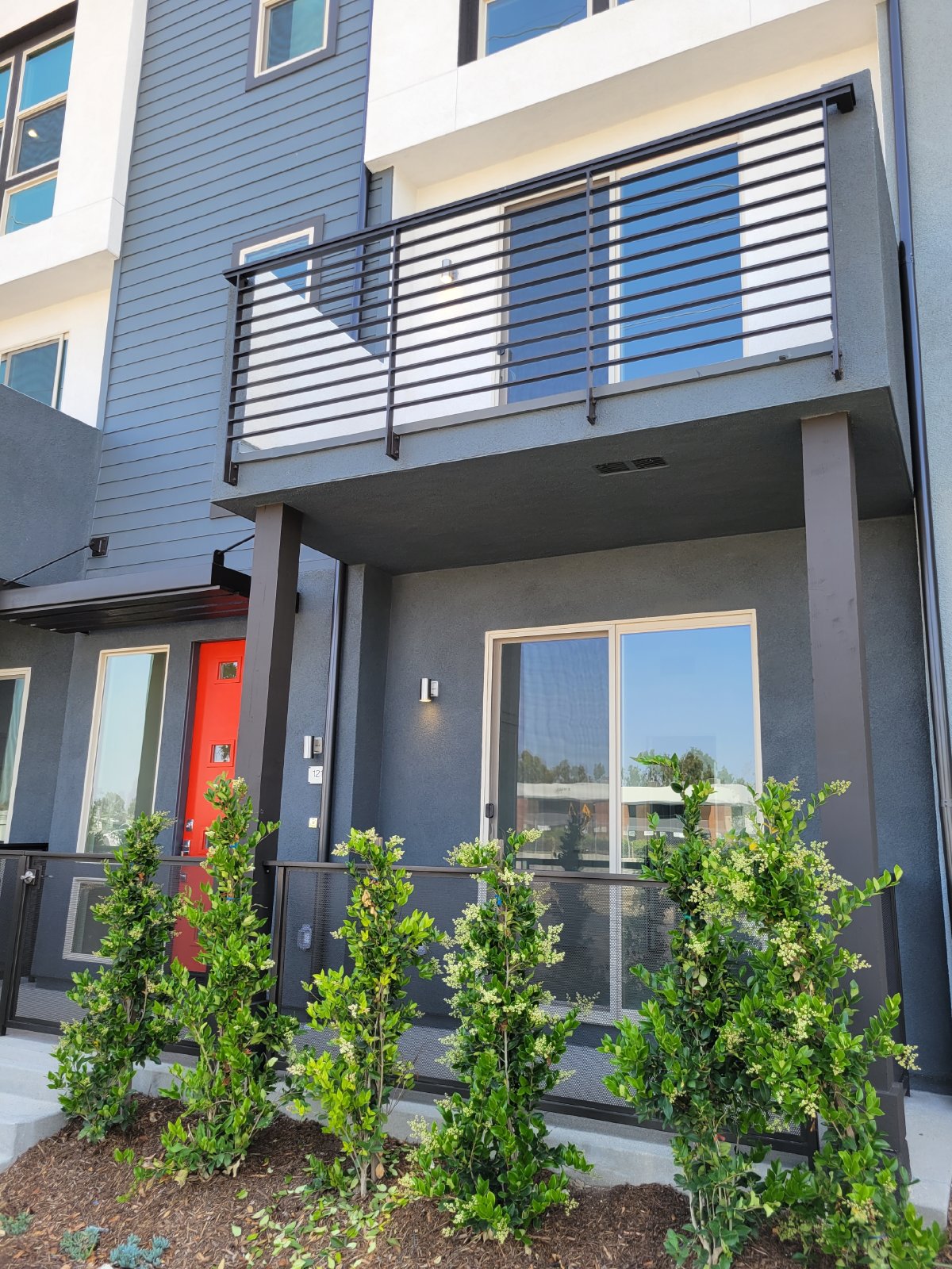Modern 3 Bed/3.5 Bath Irvine Townhome property image
