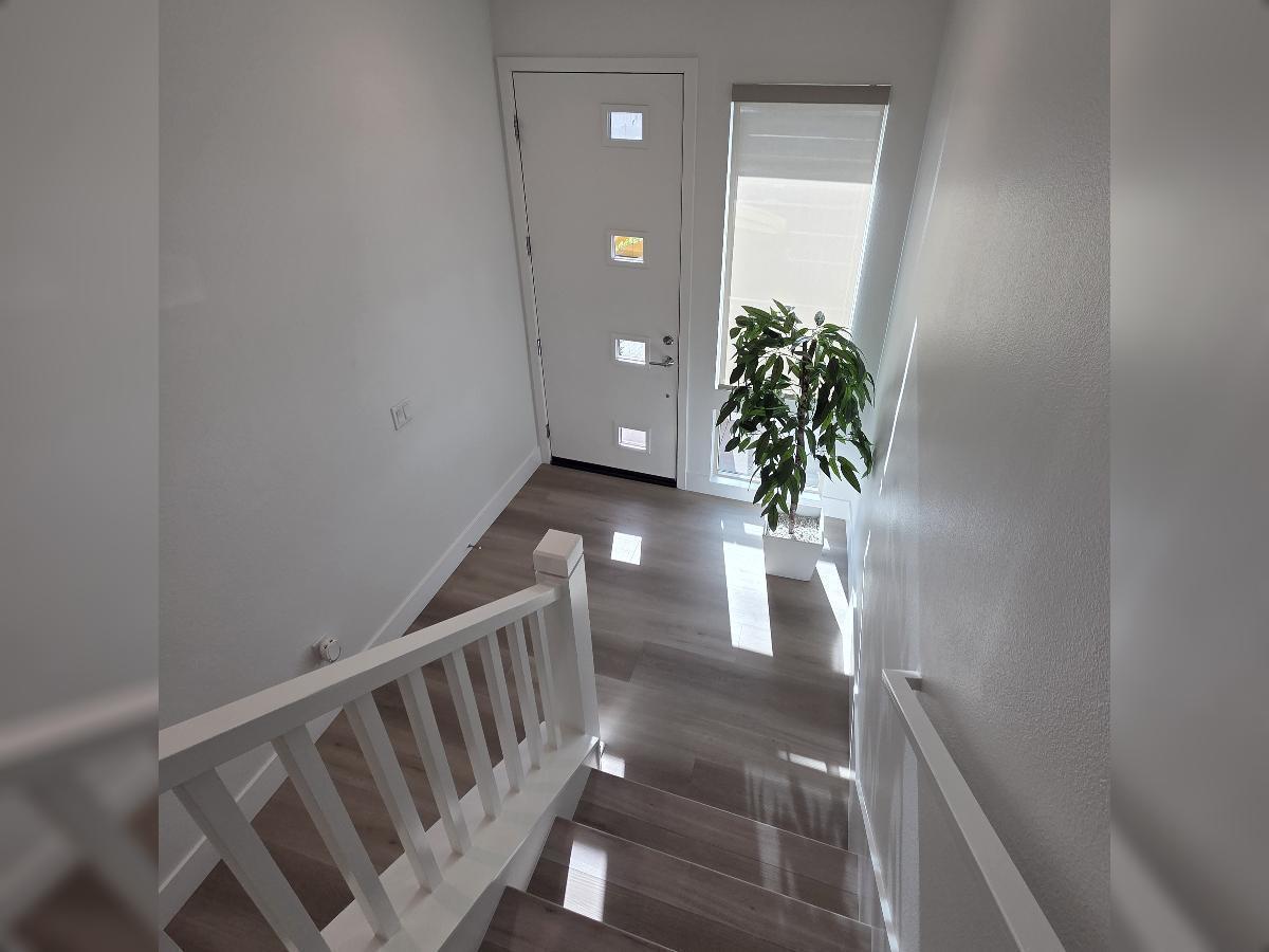 Modern 3 Bed/3.5 Bath Irvine Townhome property image