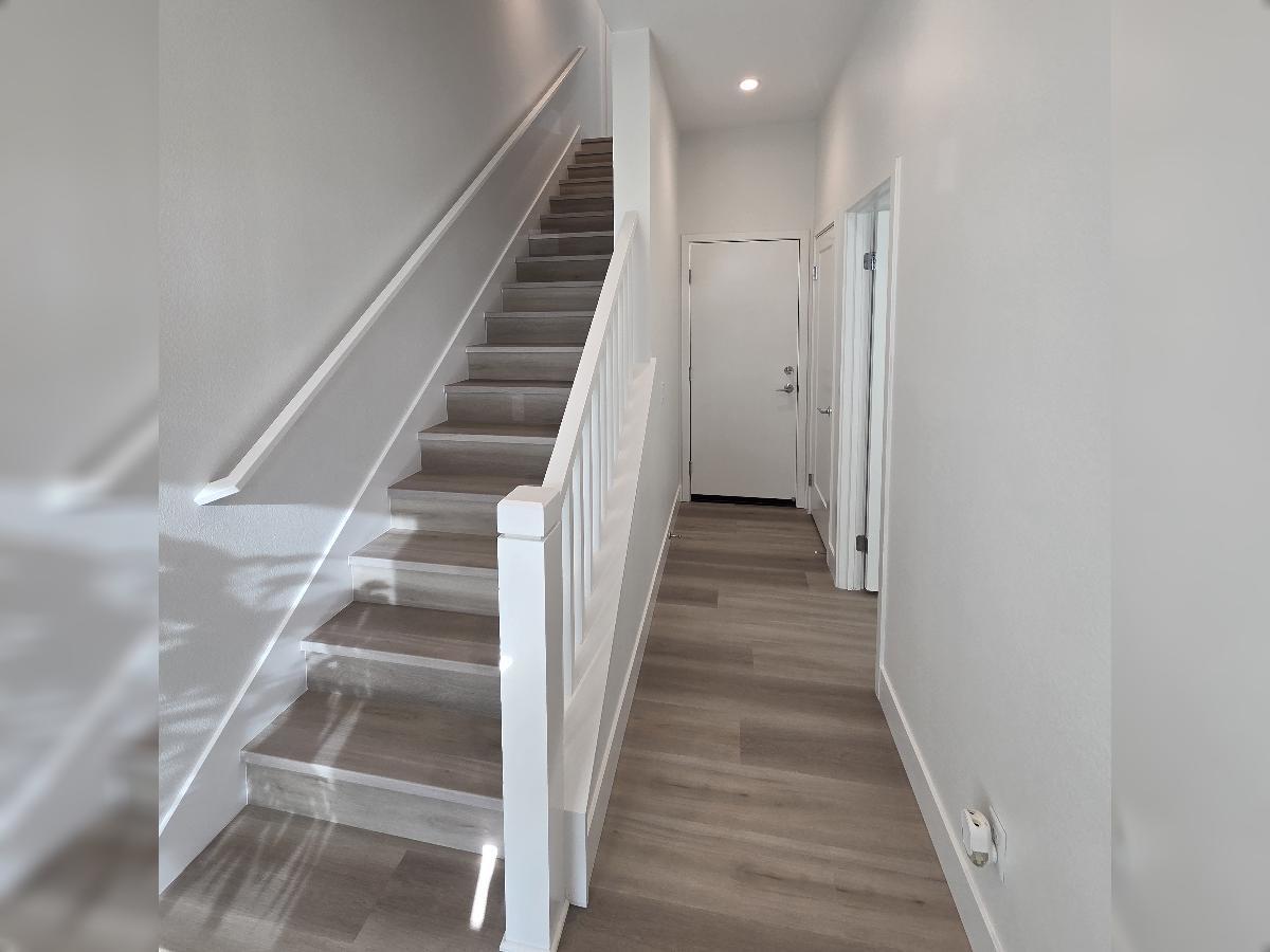Modern 3 Bed/3.5 Bath Irvine Townhome property image