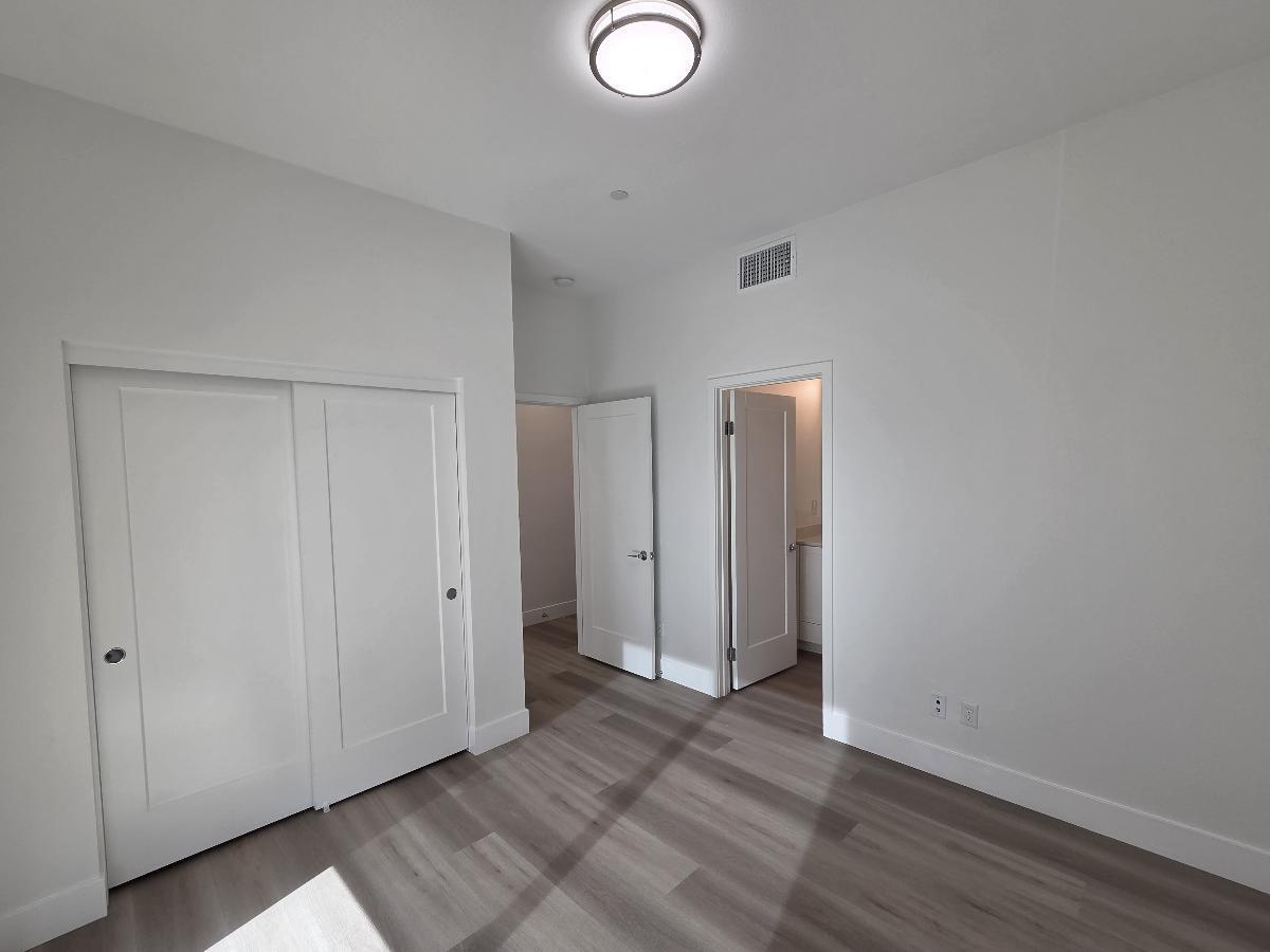 Modern 3 Bed/3.5 Bath Irvine Townhome property image