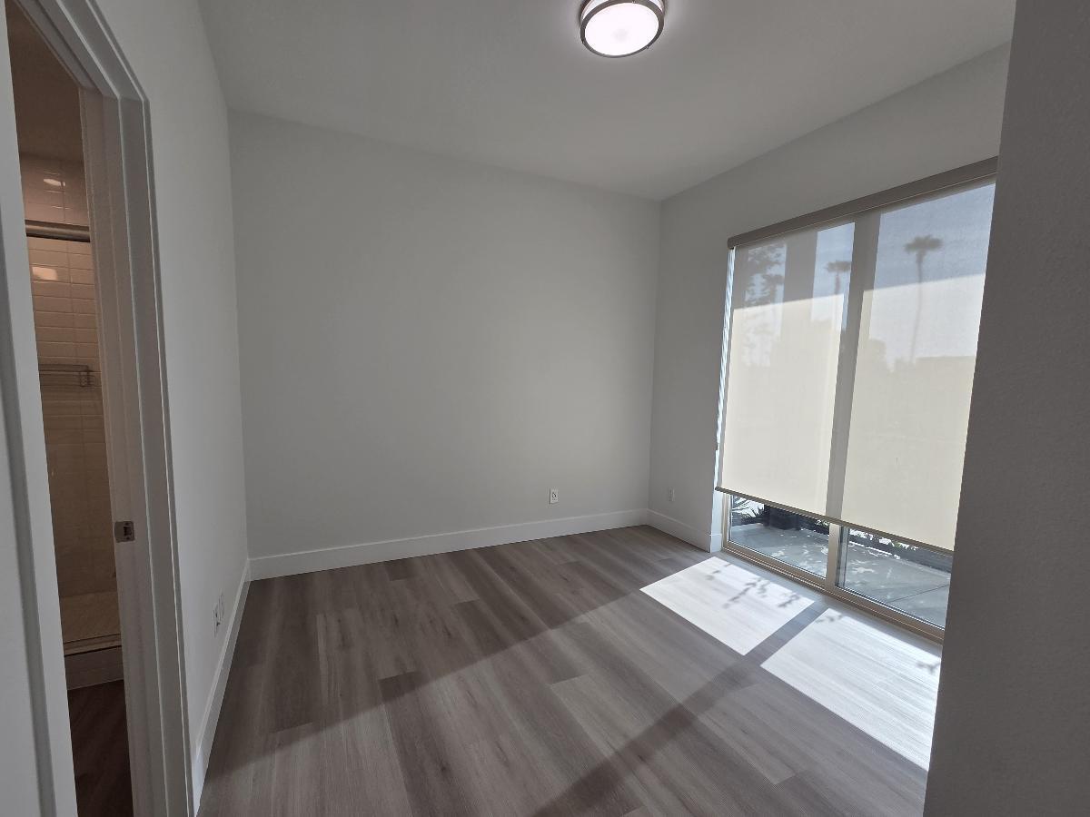 Modern 3 Bed/3.5 Bath Irvine Townhome property image
