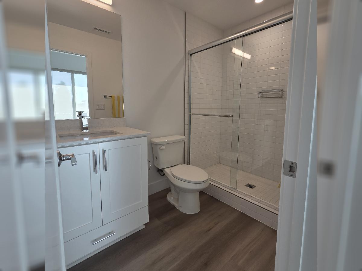 Modern 3 Bed/3.5 Bath Irvine Townhome property image
