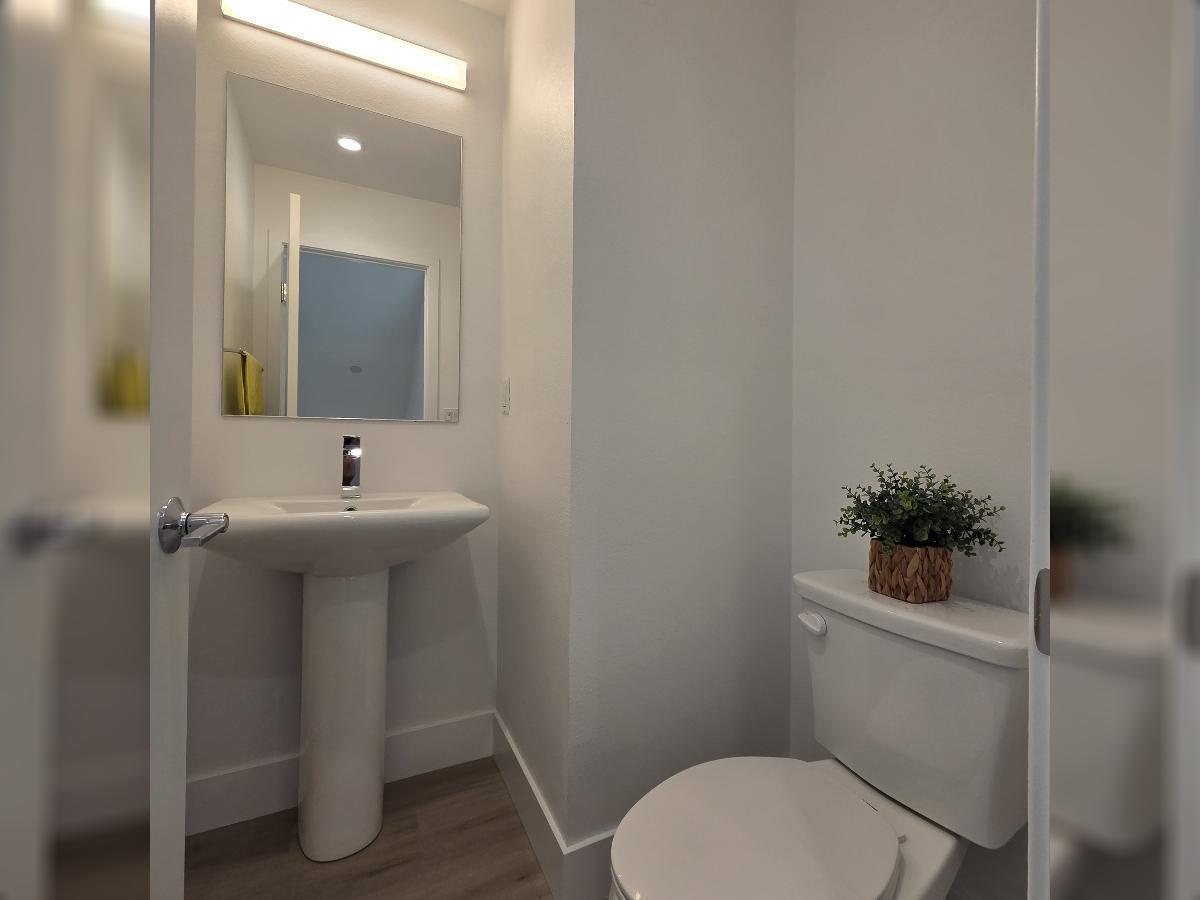 Modern 3 Bed/3.5 Bath Irvine Townhome property image