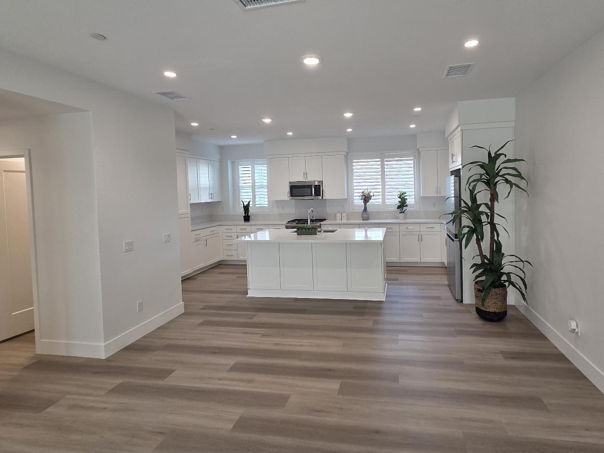 Modern 3 Bed/3.5 Bath Irvine Townhome property image