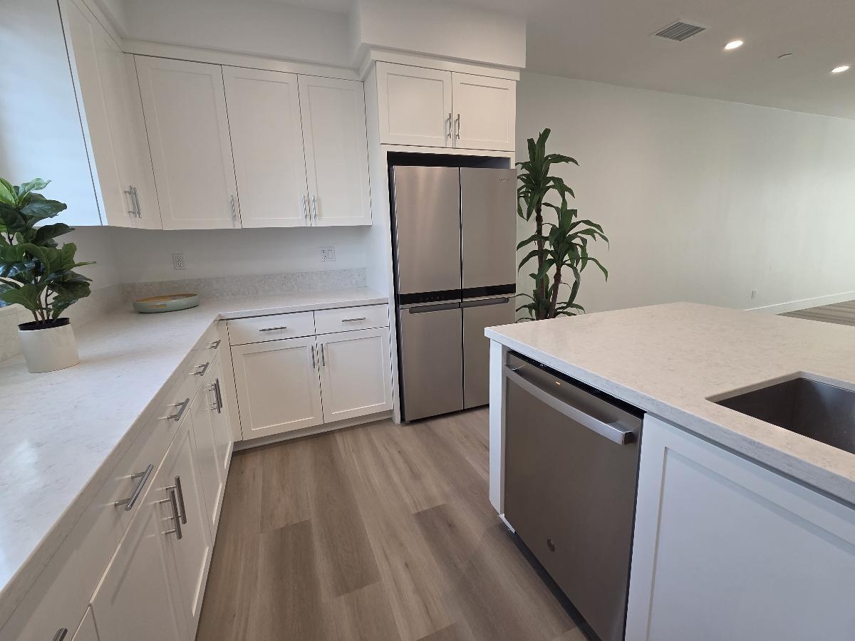 Modern 3 Bed/3.5 Bath Irvine Townhome property image