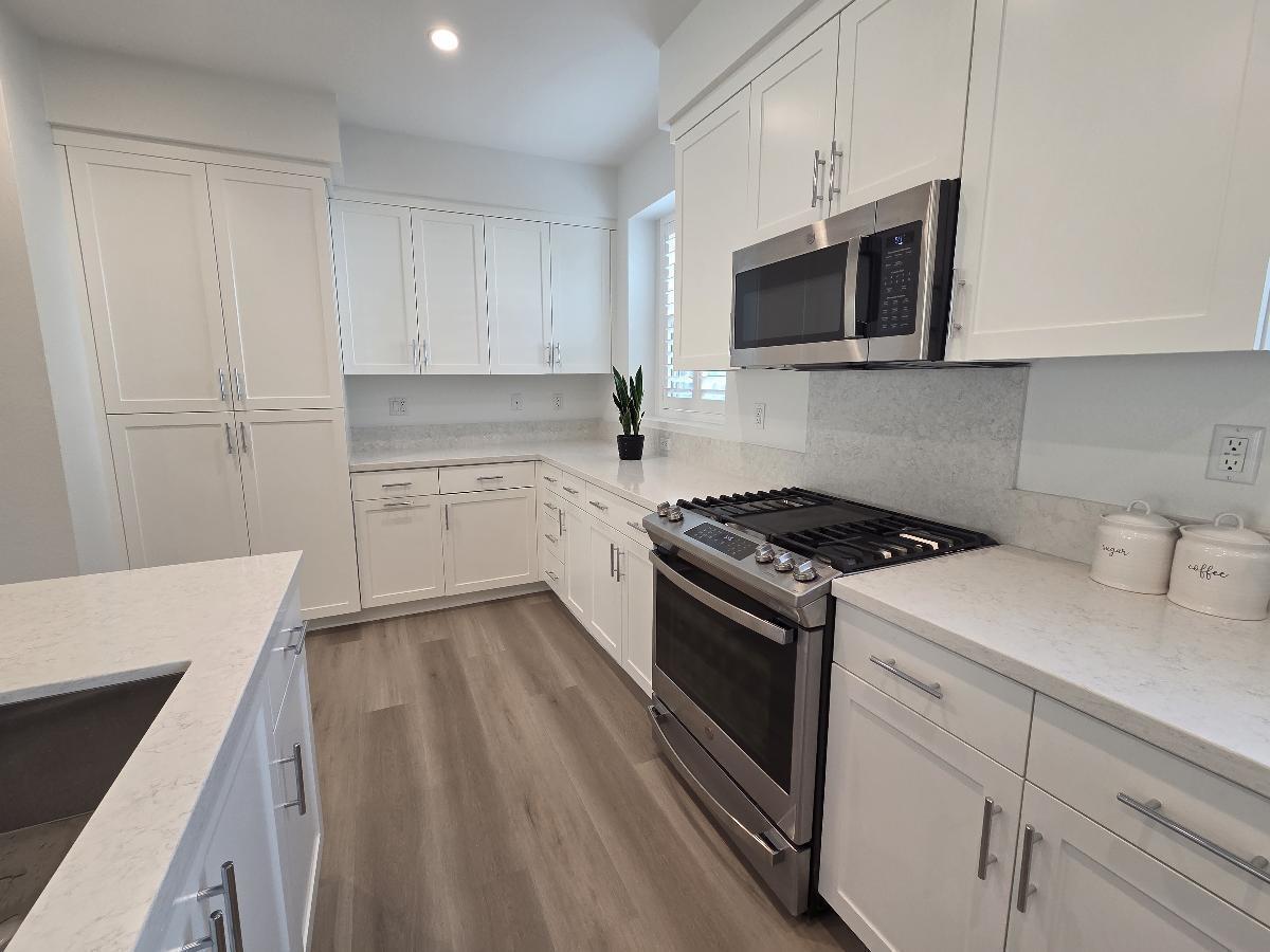 Modern 3 Bed/3.5 Bath Irvine Townhome property image