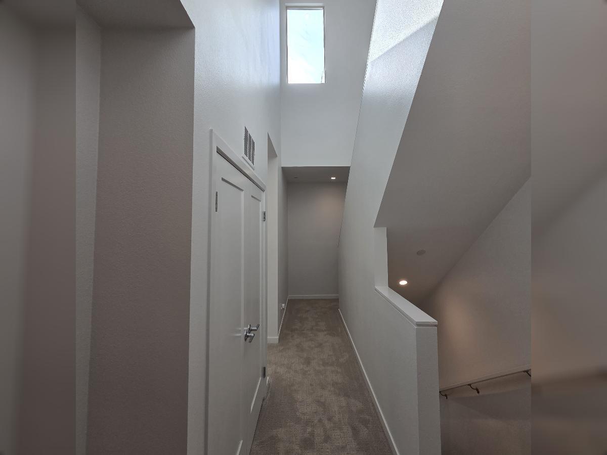 Modern 3 Bed/3.5 Bath Irvine Townhome property image