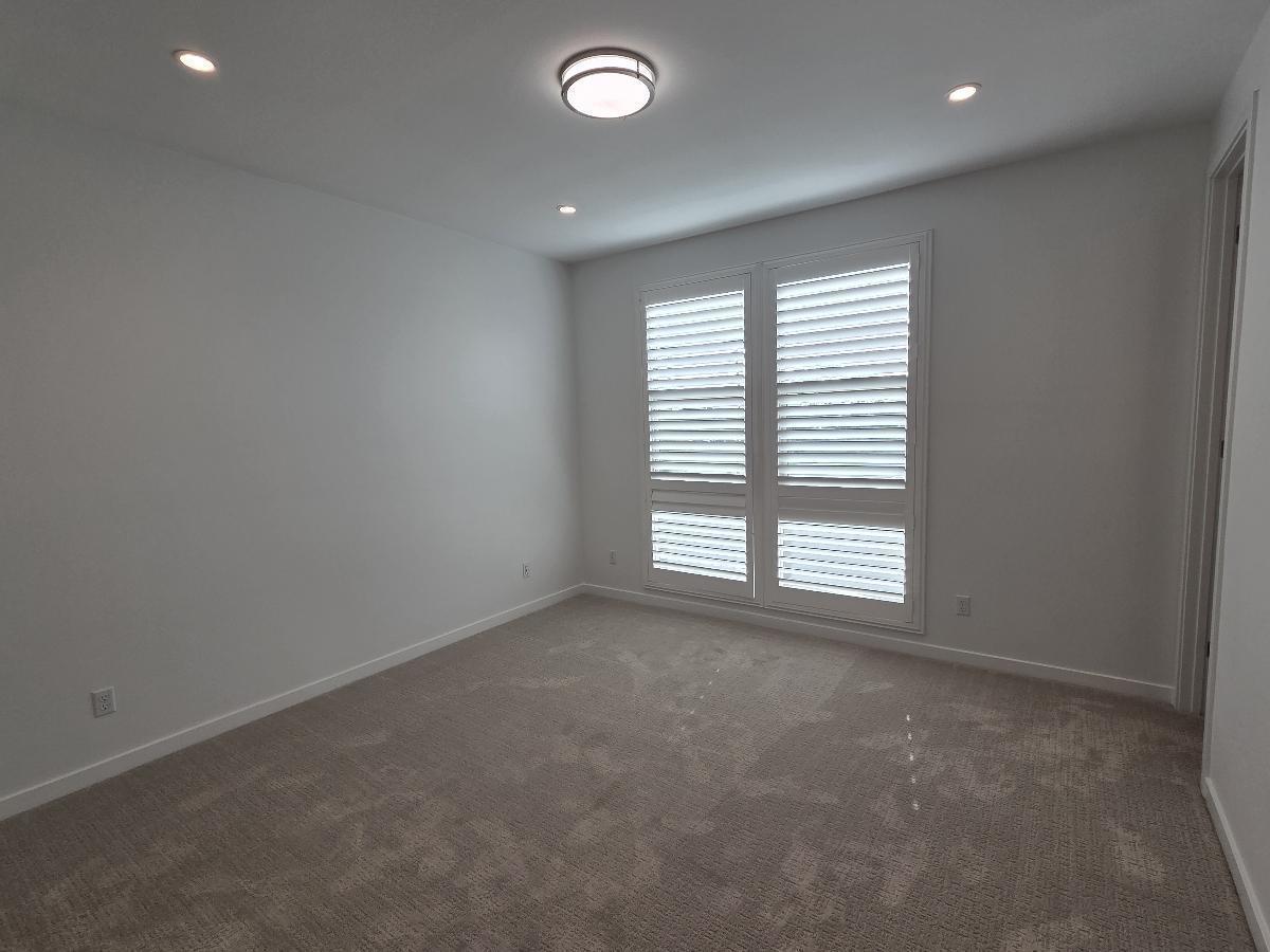 Modern 3 Bed/3.5 Bath Irvine Townhome property image