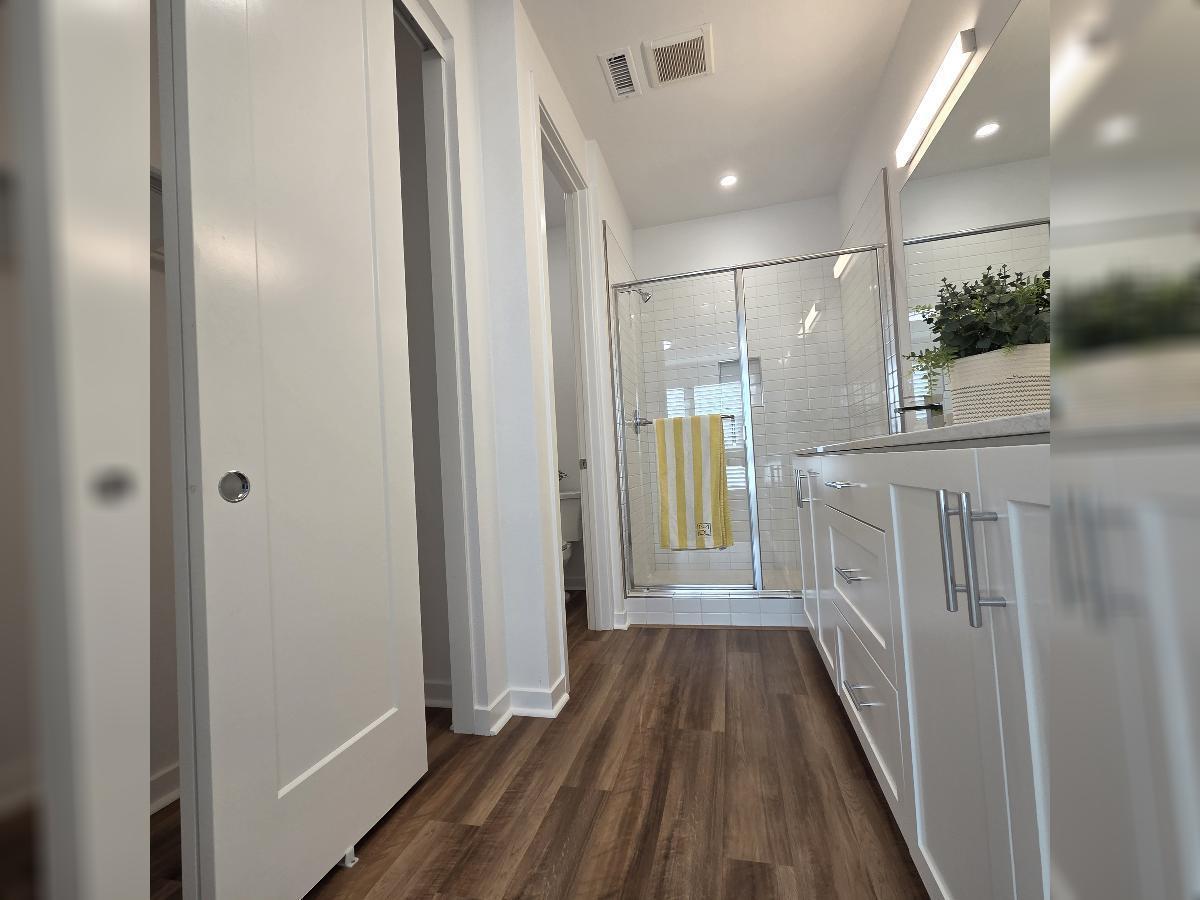 Modern 3 Bed/3.5 Bath Irvine Townhome property image