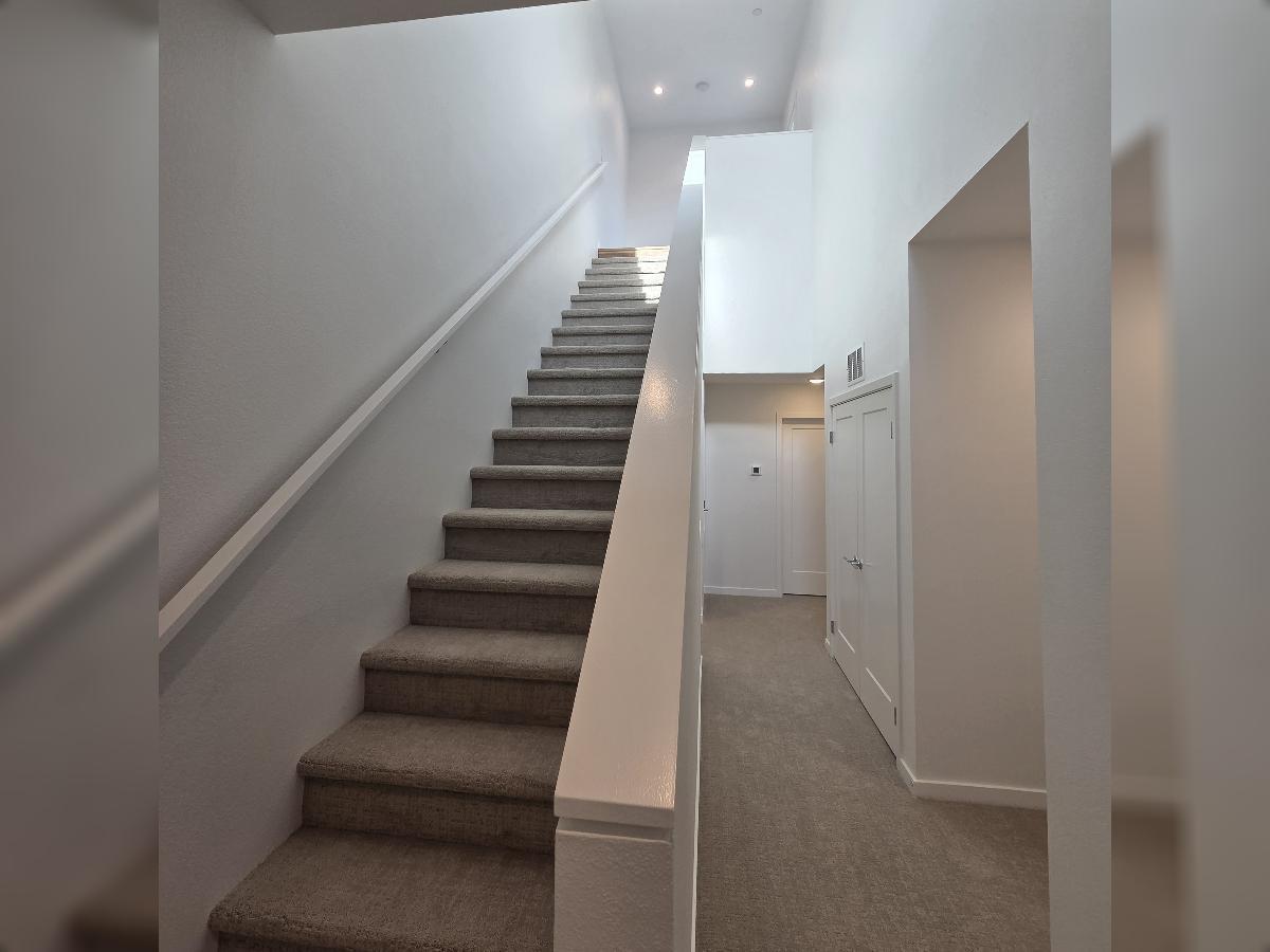 Modern 3 Bed/3.5 Bath Irvine Townhome property image