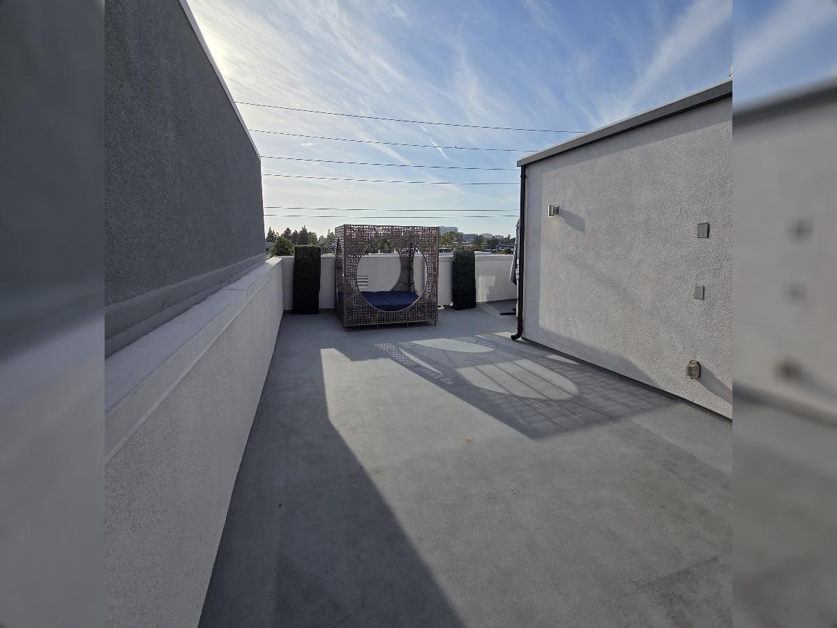 Modern 3 Bed/3.5 Bath Irvine Townhome property image