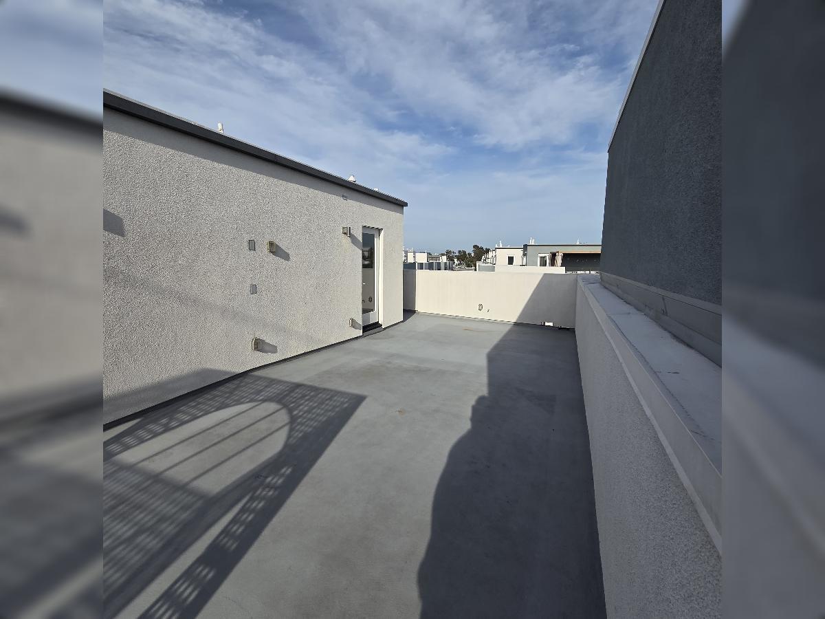 Modern 3 Bed/3.5 Bath Irvine Townhome property image
