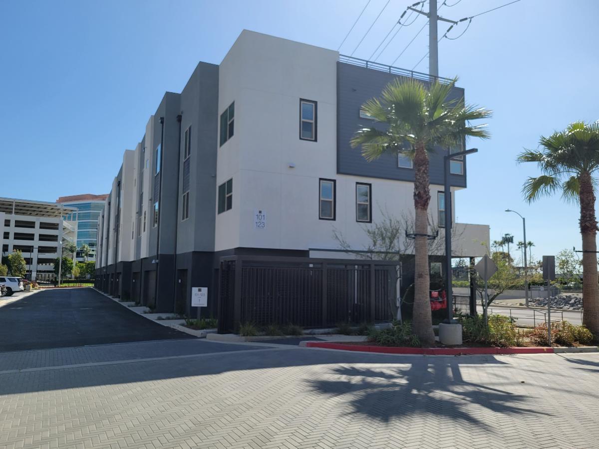 Modern 3 Bed/3.5 Bath Irvine Townhome property image