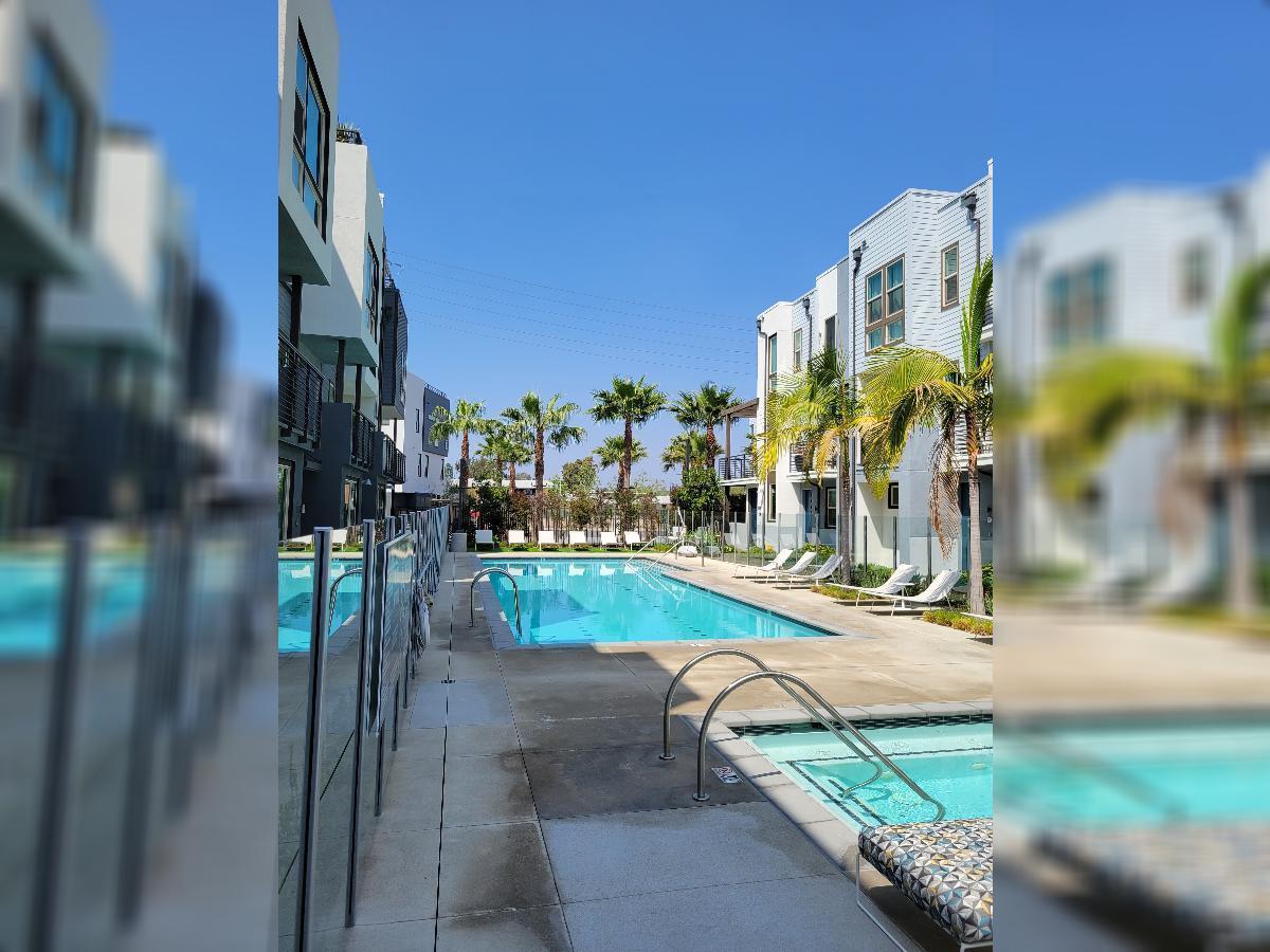 Modern 3 Bed/3.5 Bath Irvine Townhome property image