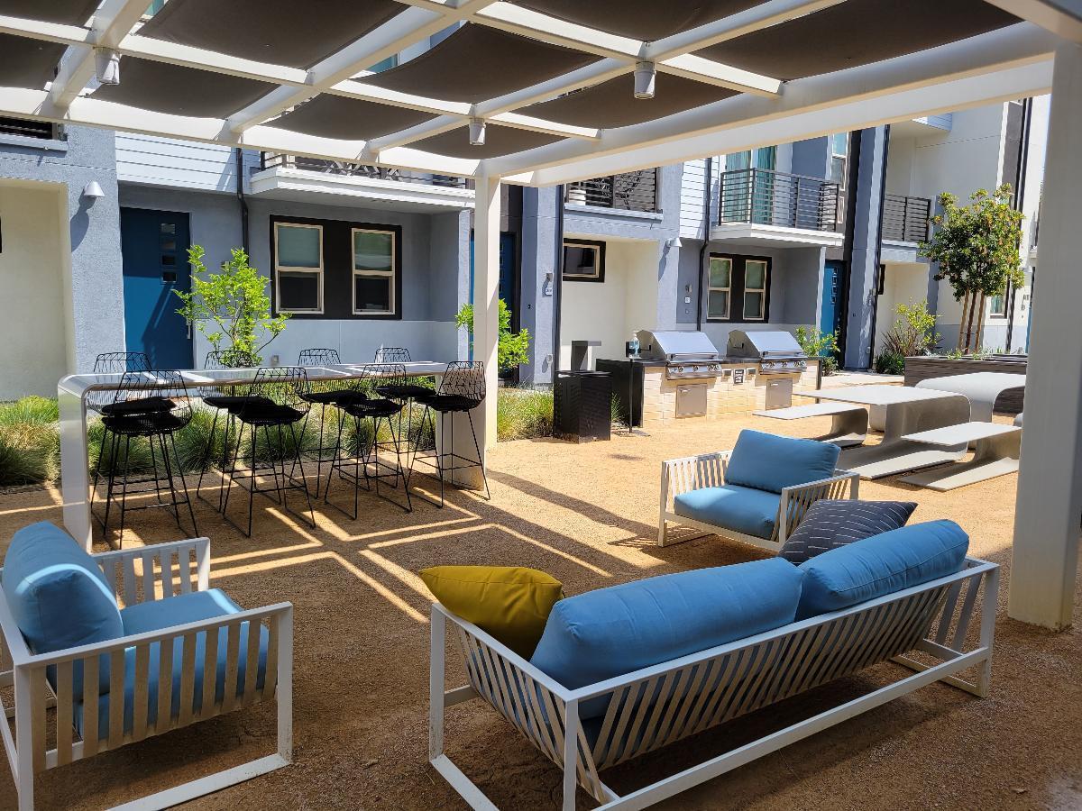 Modern 3 Bed/3.5 Bath Irvine Townhome property image