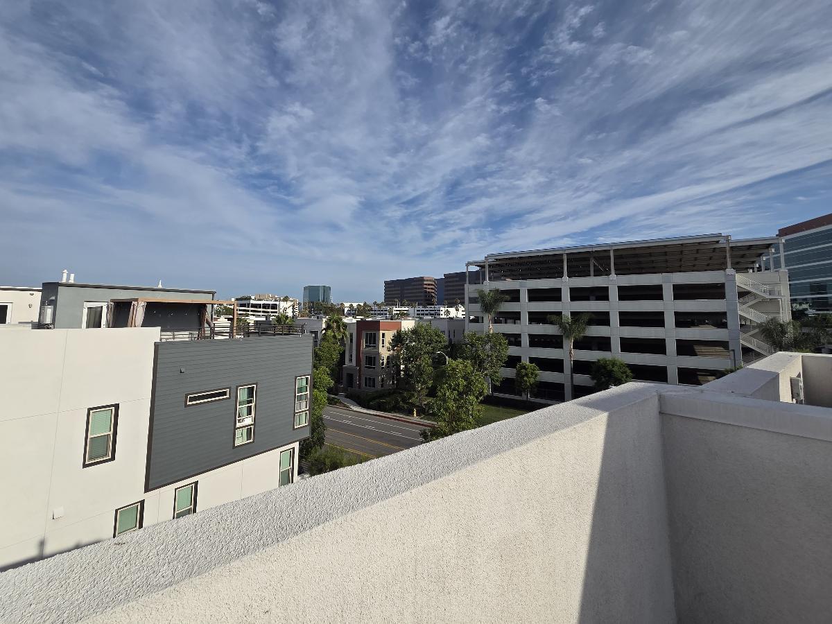Modern 3 Bed/3.5 Bath Irvine Townhome property image