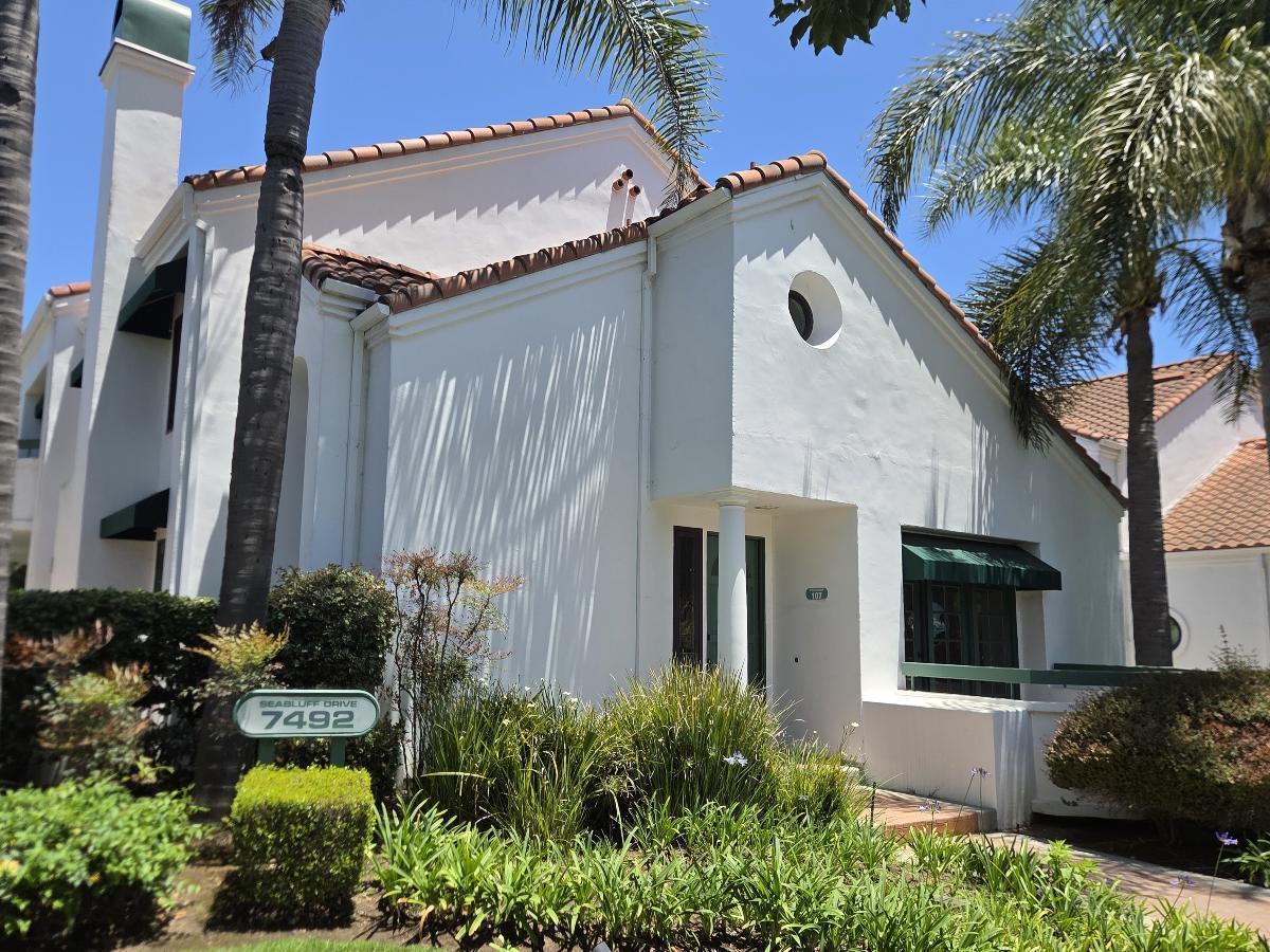 HB 4BR/4Bath Townhome in Gated Community property image