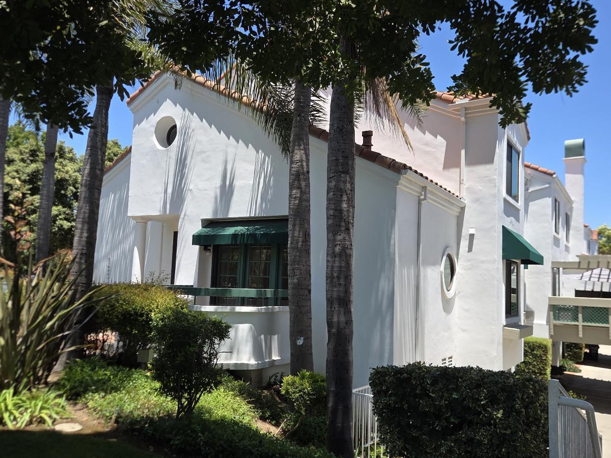 HB 4BR/4Bath Townhome in Gated Community property image