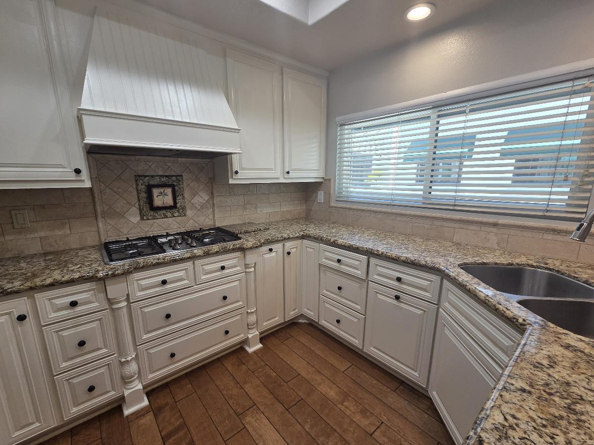 HB 4BR/4Bath Townhome in Gated Community property image