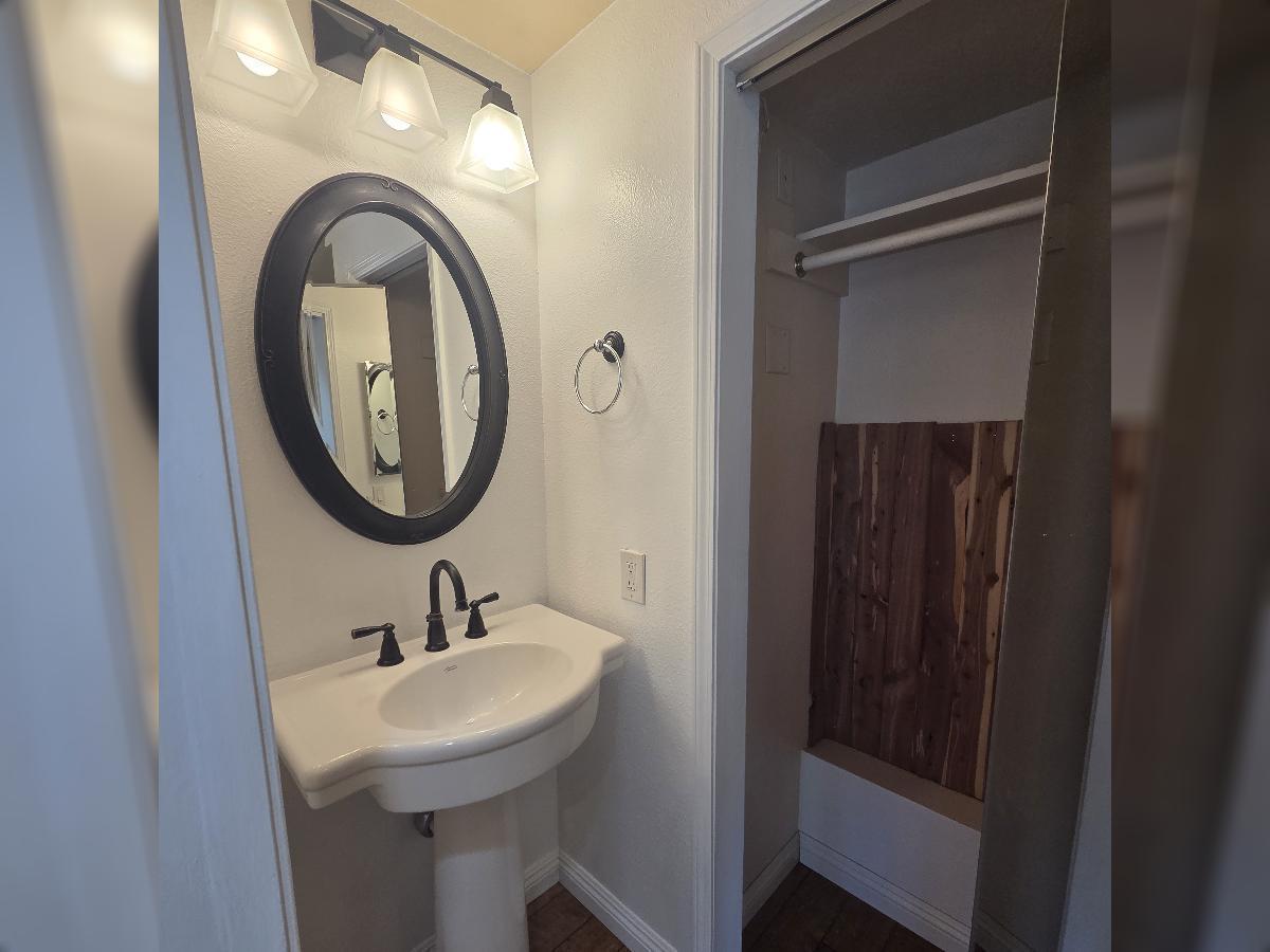 HB 4BR/4Bath Townhome in Gated Community property image