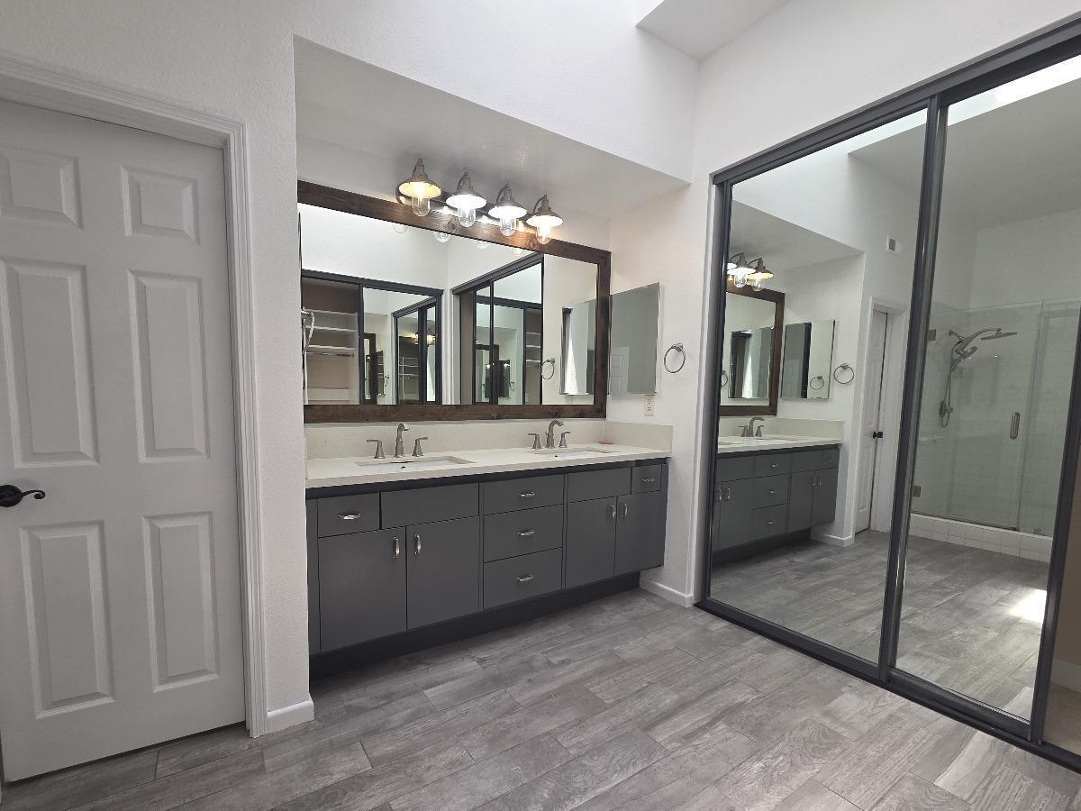 HB 4BR/4Bath Townhome in Gated Community property image