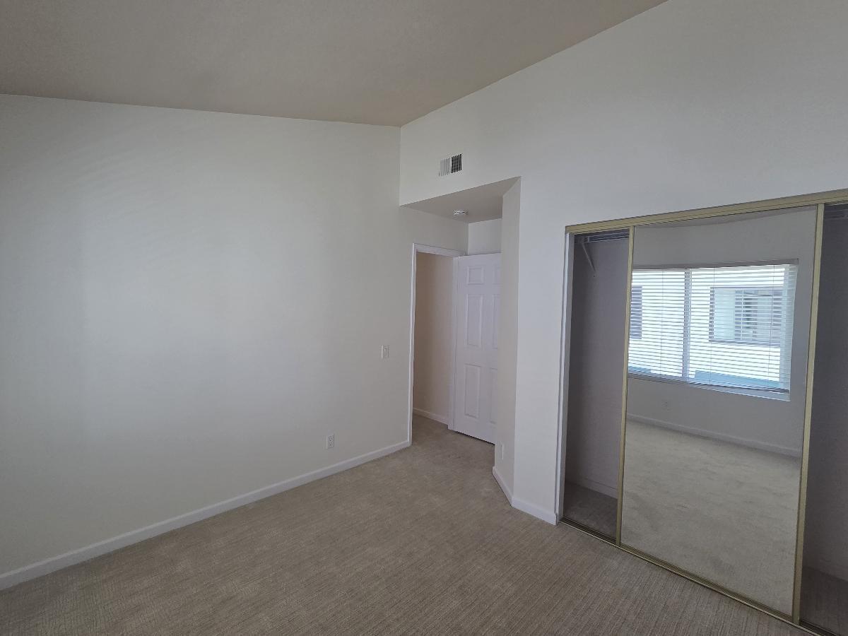 HB 4BR/4Bath Townhome in Gated Community property image