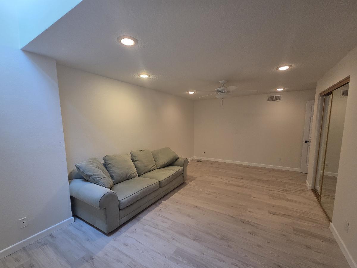 HB 4BR/4Bath Townhome in Gated Community property image