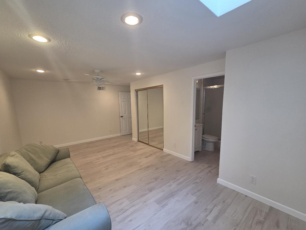 HB 4BR/4Bath Townhome in Gated Community property image