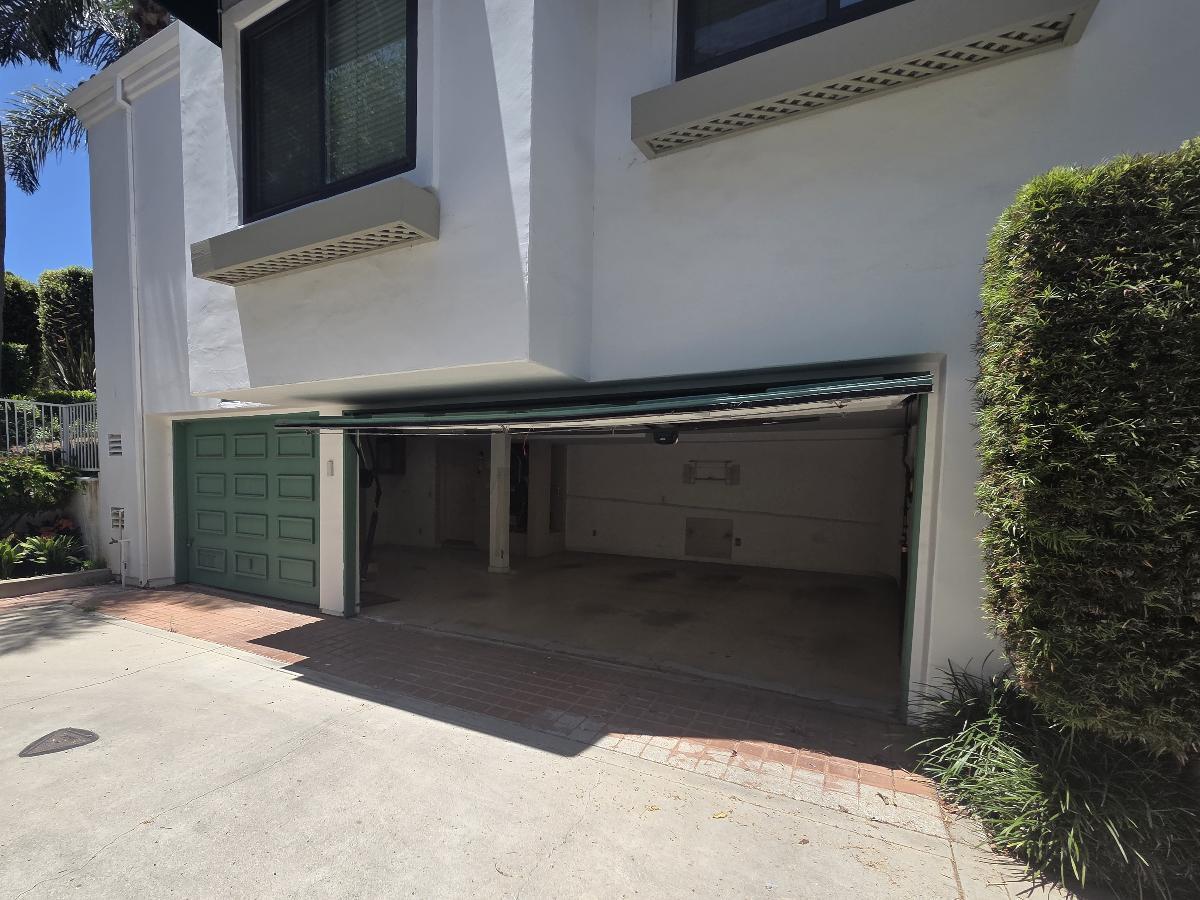HB 4BR/4Bath Townhome in Gated Community property image