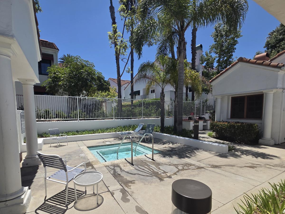HB 4BR/4Bath Townhome in Gated Community property image