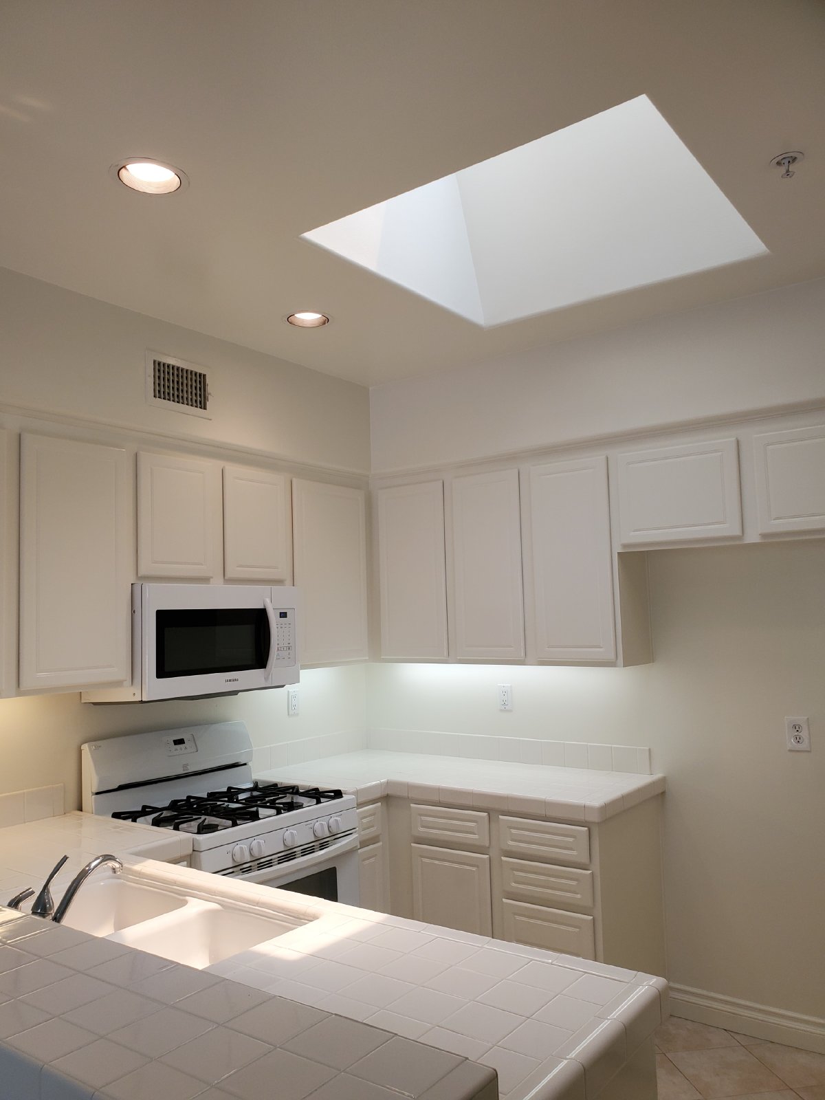 Charming 1 Bedroom/1 Bath Condo with Loft property image