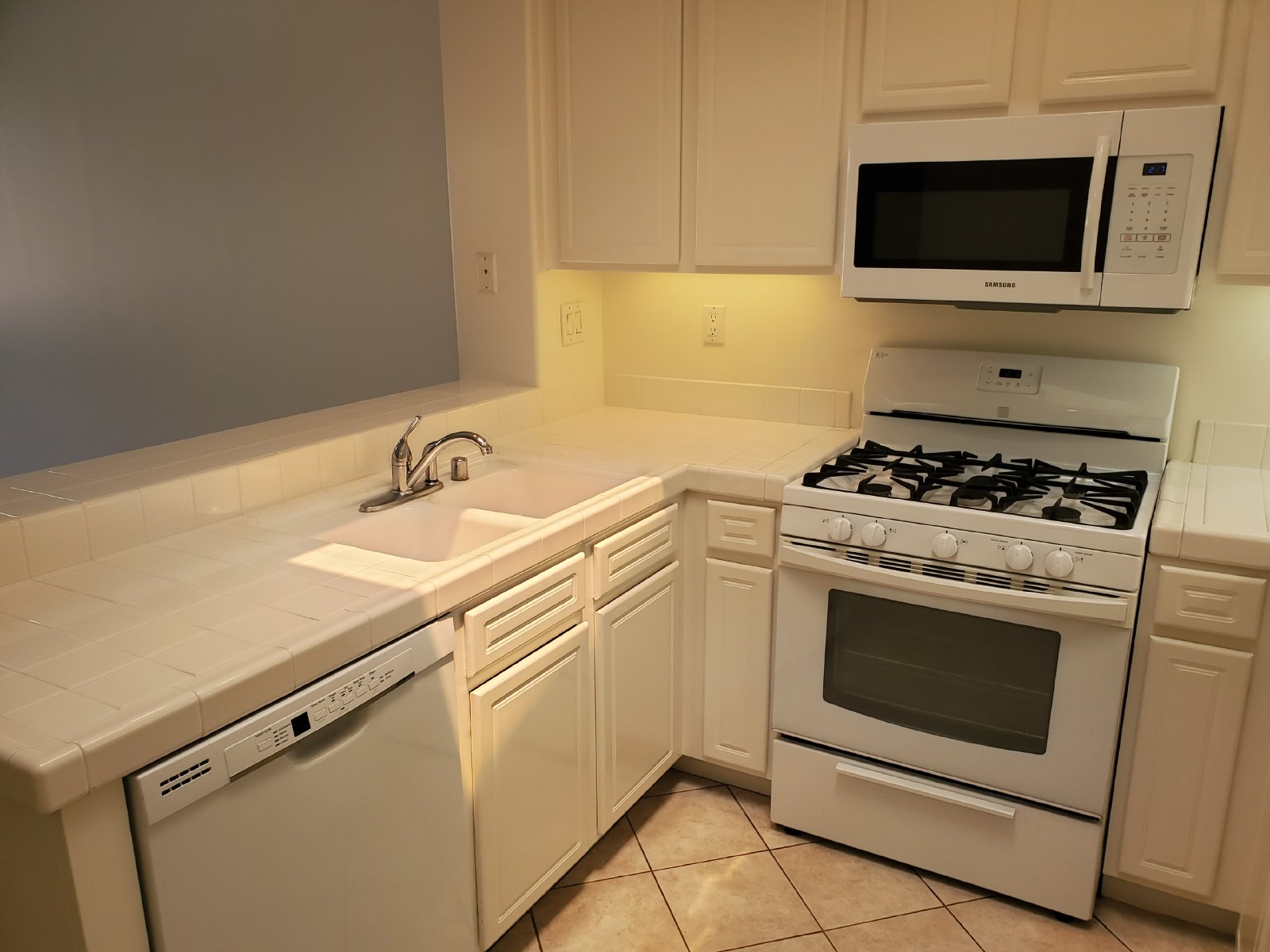 Charming 1 Bedroom/1 Bath Condo with Loft property image
