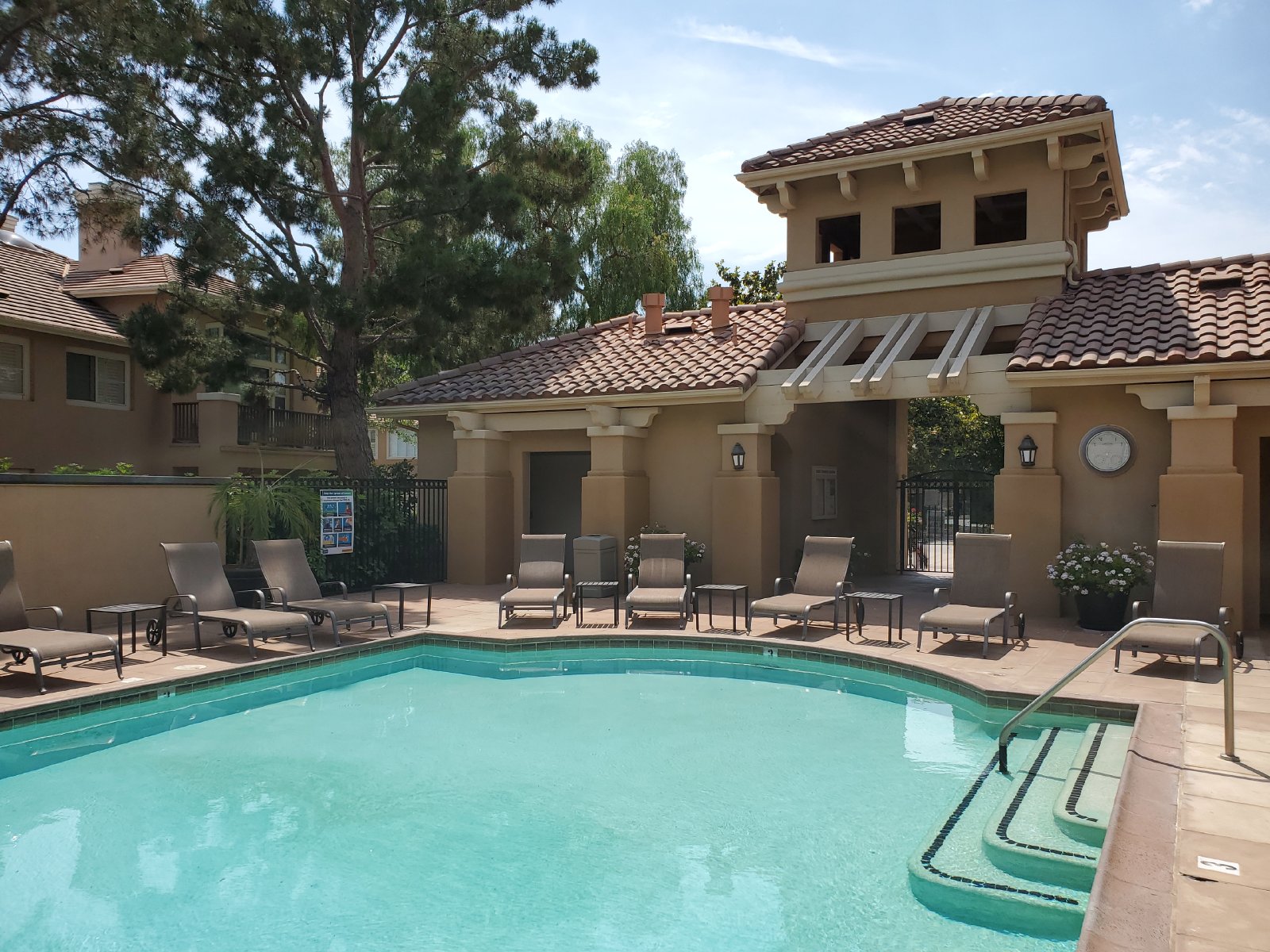 Charming 1 Bedroom/1 Bath Condo with Loft property image
